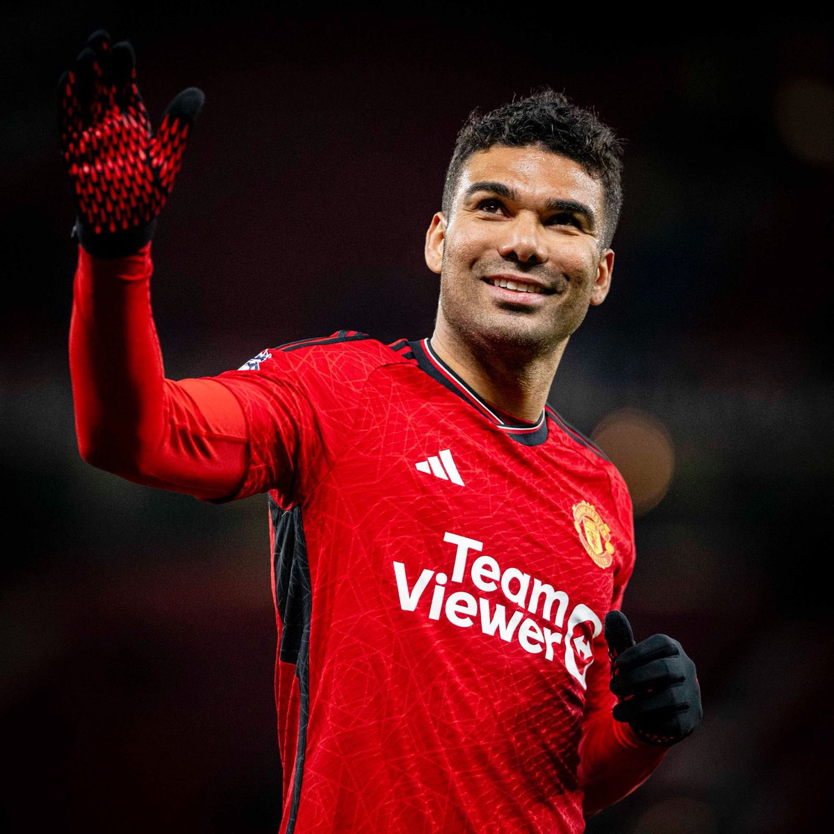 Partida segura do Manchester United principalmente pela linha defensiva, muito por esse aí que comandou a equipe na linha defensiva e na saída de bola. Vamos precisar muito dele para próximo sábado.