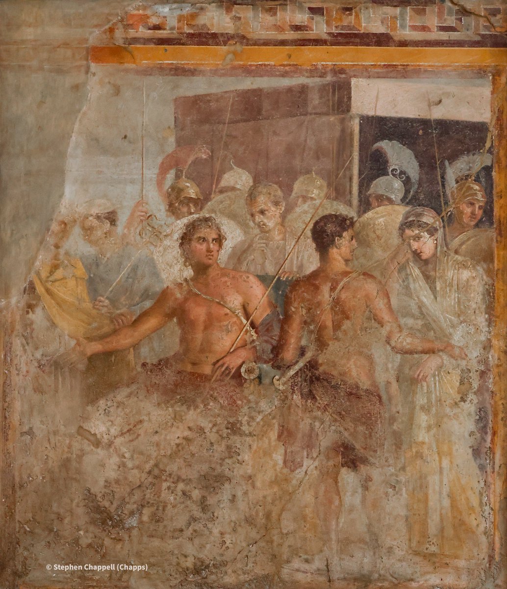 Finally, a high res photo of this incredible fresco, which depicts Achilles surrendering Briseis to Agamemnon (he did not take it well). Much has been lost, but look at the tones of the skin of Achilles - superb! 

House of the Tragic Poet, #Pompeii. 1st c. CE. #MANN 9105.

📸 me