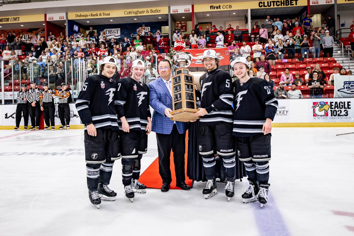 FramesbyMarissa's tweet photo. So about last night… 🏆

The Force finish their historic season with a championship win!

I seriously couldn’t be prouder of this team and all of their hard work to get to this point. Congrats to you all on an incredible season!! 📸📸📸 https://t.co/cqBlhb8dOA