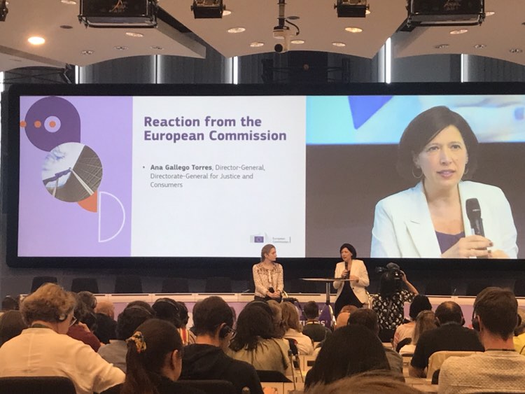 Thanks to all the 150 🇪🇺citizens who contributed to shape 21 recommendations on tackling hatred in society. I was honoured to receive them directly from their hands. Lots of food for thought! Now it's time to work on citizens' ideas, for a Union where there is #NoPlaceForHate