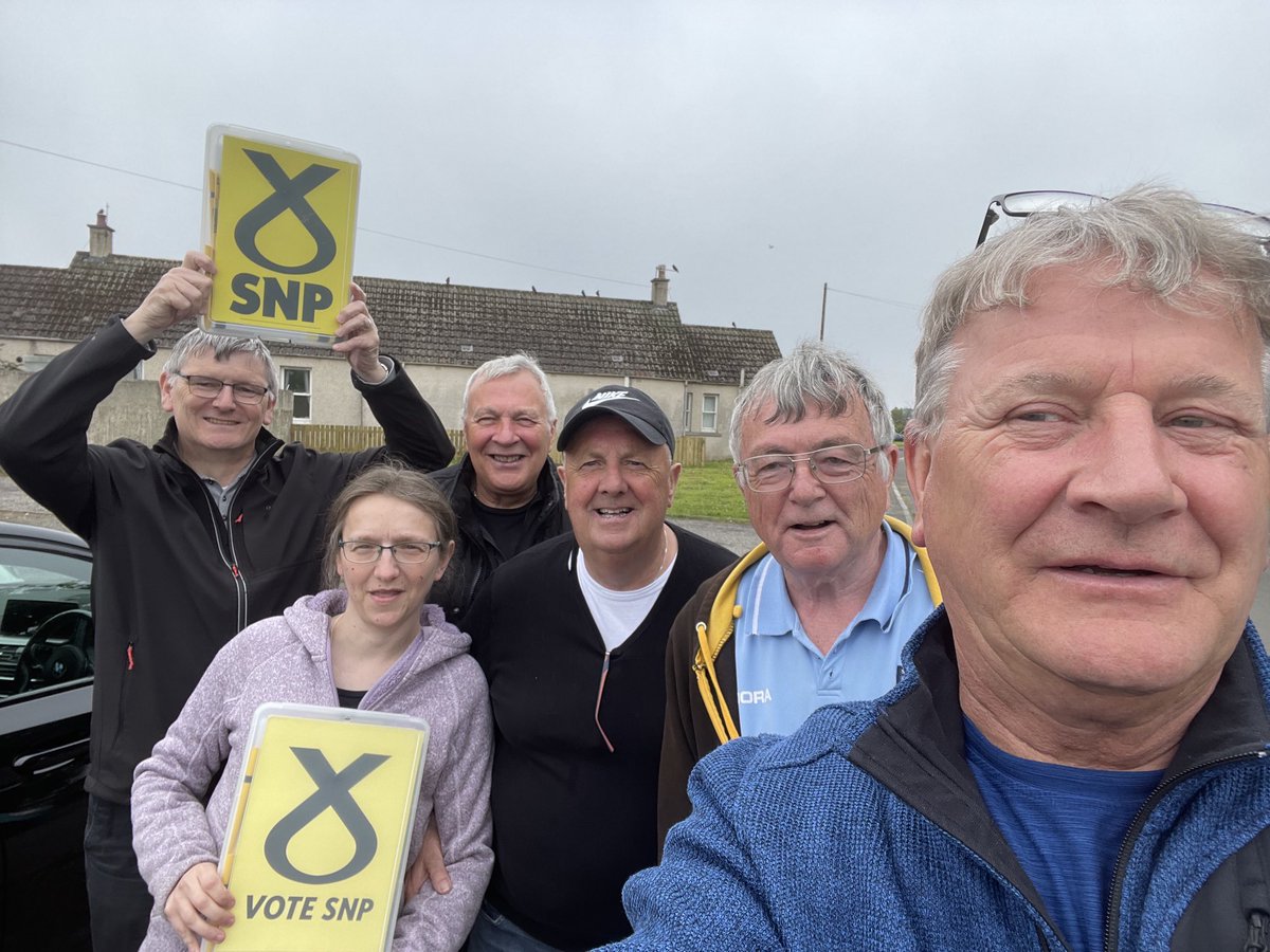Out campaigning for our Westminster candidate John Beare this afternoon #VoteSNP 🏴󠁧󠁢󠁳󠁣󠁴󠁿