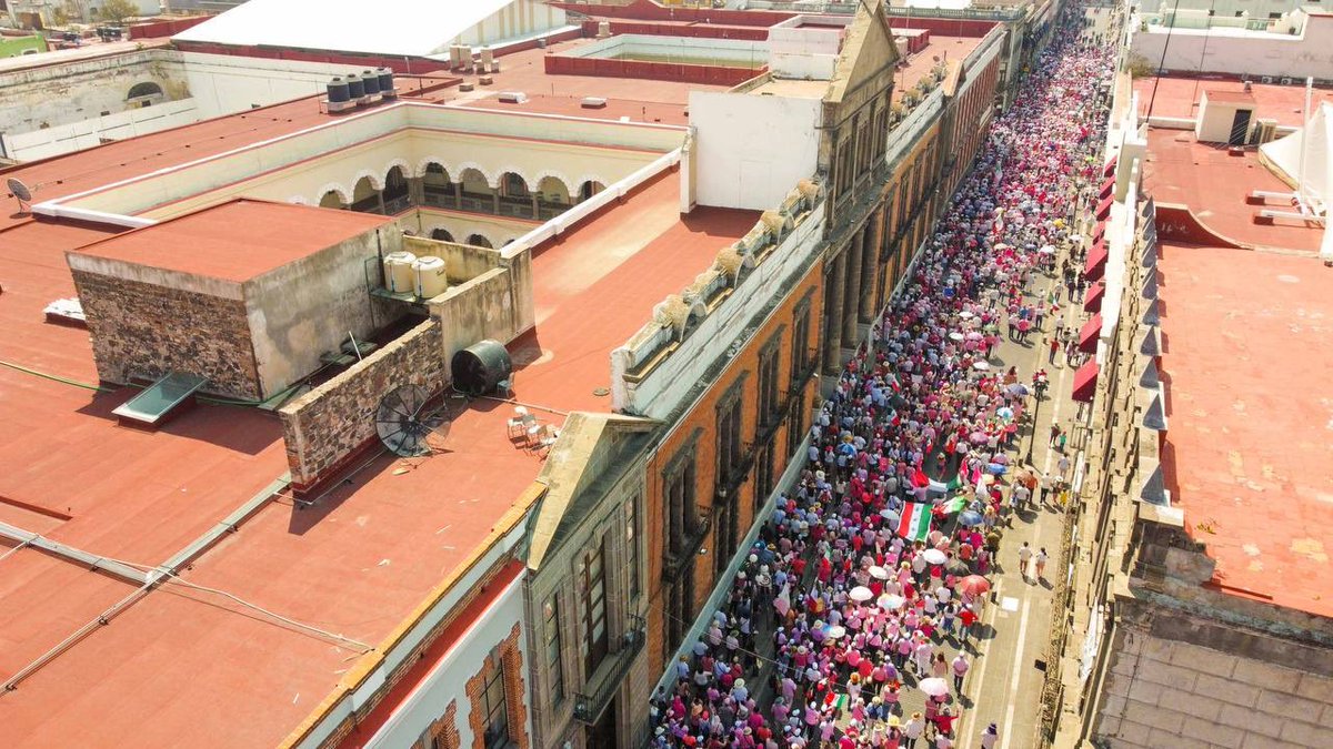 eduardorivera01's tweet photo. #PueblaYaDecidió: somos más los que elegimos la libertad, la democracia y la unidad entre las y los poblanos. ¡Así se ve la #MareaRosa en nuestras calles! https://t.co/JbrxTraRAC