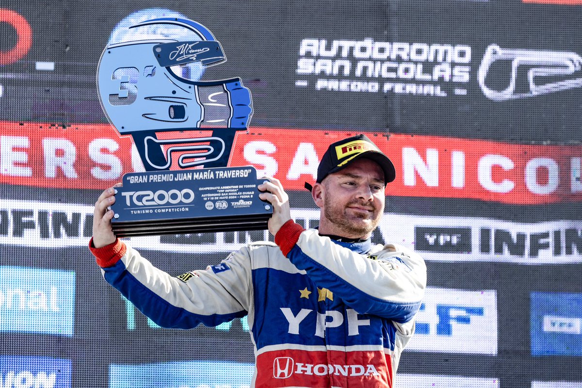 RVRacing2000's tweet photo. Podio en San Nicolás

📸 @agenciava

@francoevivian 
@BerniLlaver 
@supertc2000
@YPFoficial
@Honda_Autos
@hondaargentina
@EQUIPOFDC
@RobertoValleok
@LucasValle06 https://t.co/4h4HBU349K