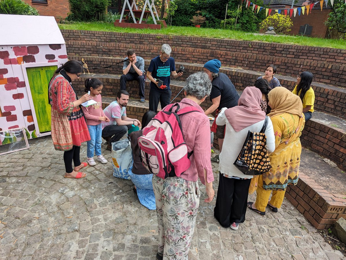 fruitnutvillage's tweet photo. Propagating some new edible perennial plants for #BalsallHeath yesterday with our new #PostcodeGardener @RetrofitBH. https://t.co/L5cpD08Tv1