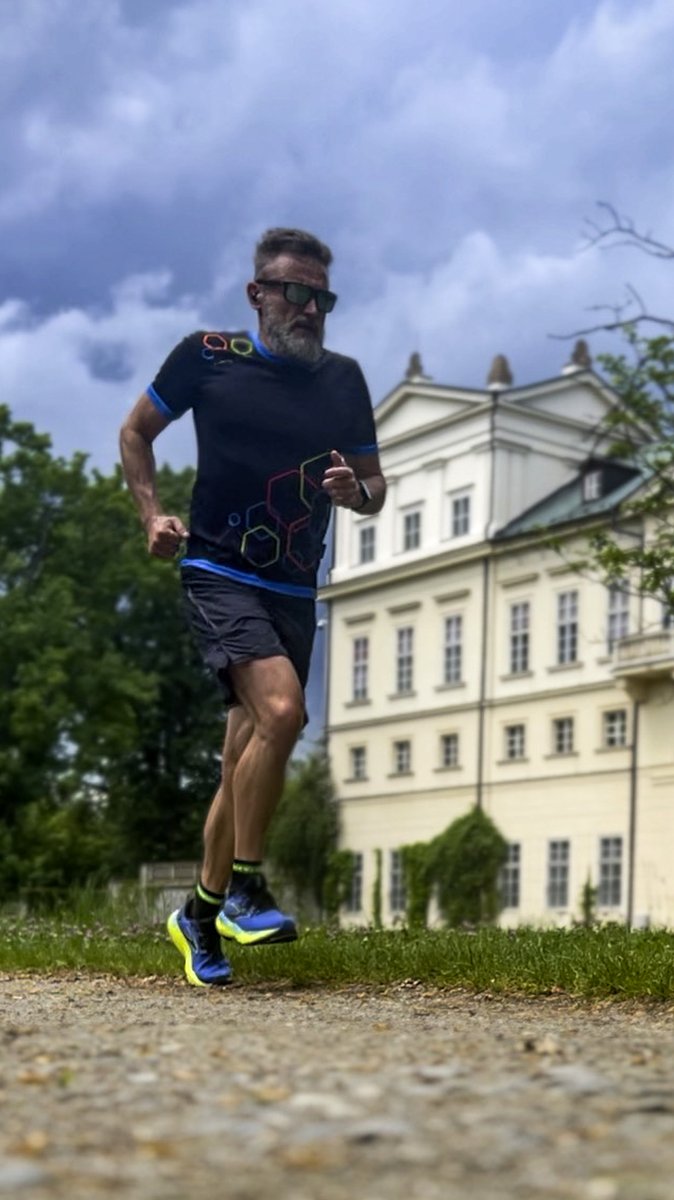 michal_kudrna's tweet image. Když ti to nejde, když se neposouváš, když cítíš zmar. Zastav se a uvědom si PROČ.
Proč to děláš?
Máš odpověď?
Jasně, usměj se, plácni si /dej si kousek štrúdlu😃/ a jdi do toho, pokračuj dál!
#motivacniokenko #proc #running

Krásné pondělí