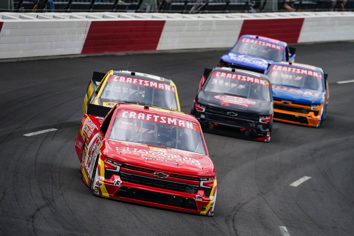 Have yourself a day, @danieldye43. 👊 Best-career short track finish in ninth. #NASCAR