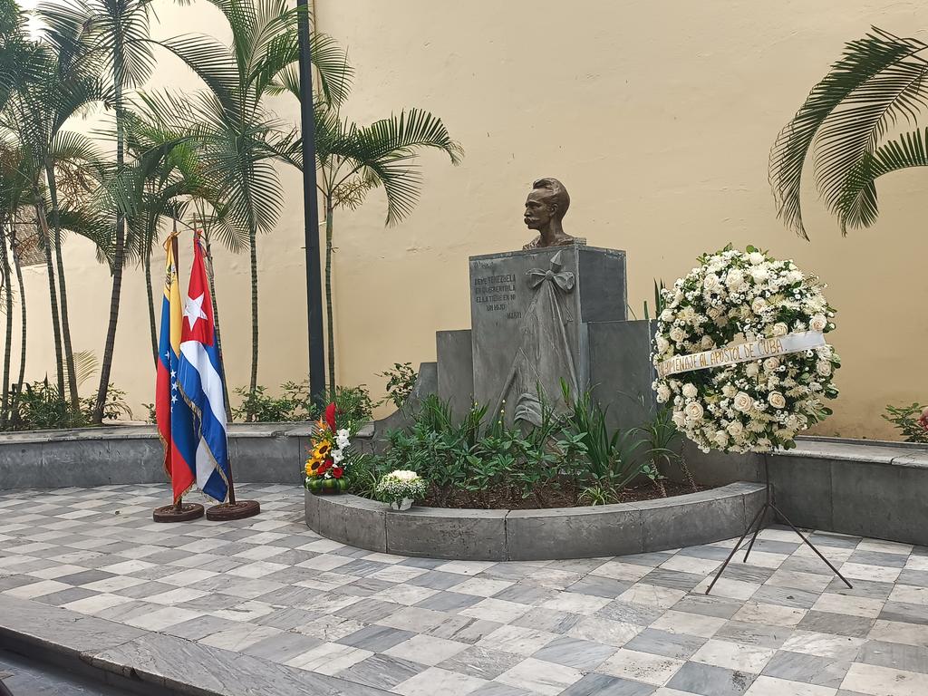 Desde Venezuela también se recuerda al Apóstol cubano 🥰🇨🇺🇻🇪 #DeZuraTeam #Martí