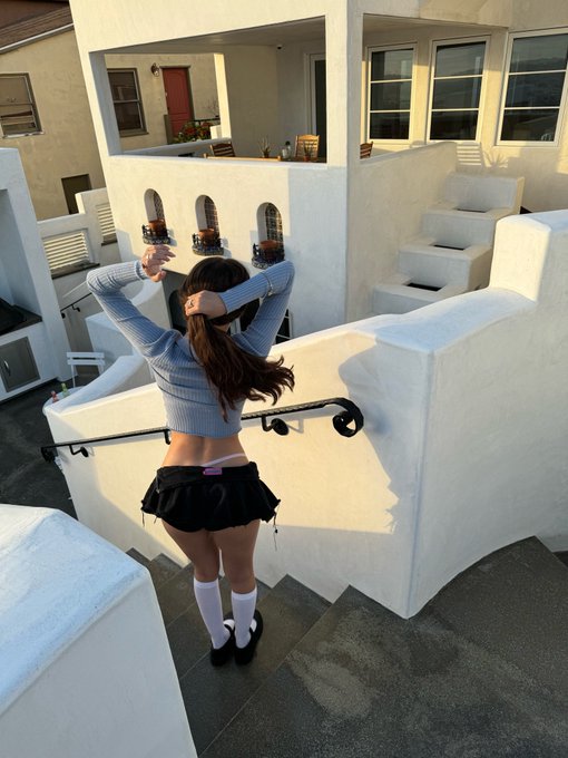 is my skirt too short? https://t.co/tOJNJi0OtN