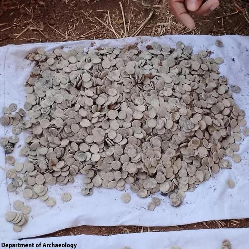 Archaeologists from the Department of Archaeology have unearthed an earthen pot containing a hoard of 3,730 lead coins at the Buddhist site of Phanigiri, situated in Suryapet district, India... More information: archaeologymag.com/2024/04/earthe… #archaeology #ancientindia #numismatics