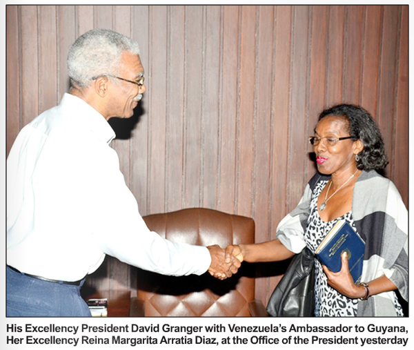 #UnDiaComoHoy #19May 2015 Primer encuentro entre el Presidente de Guyana, Gral David Granger y la Embajadora de Venezuela en Georgetown, Reina Arratia. #MiMapa 

Vía Guyana Chronicle: '...Mientras tanto, los temas tratados durante la reunión del Presidente con la embajadora de