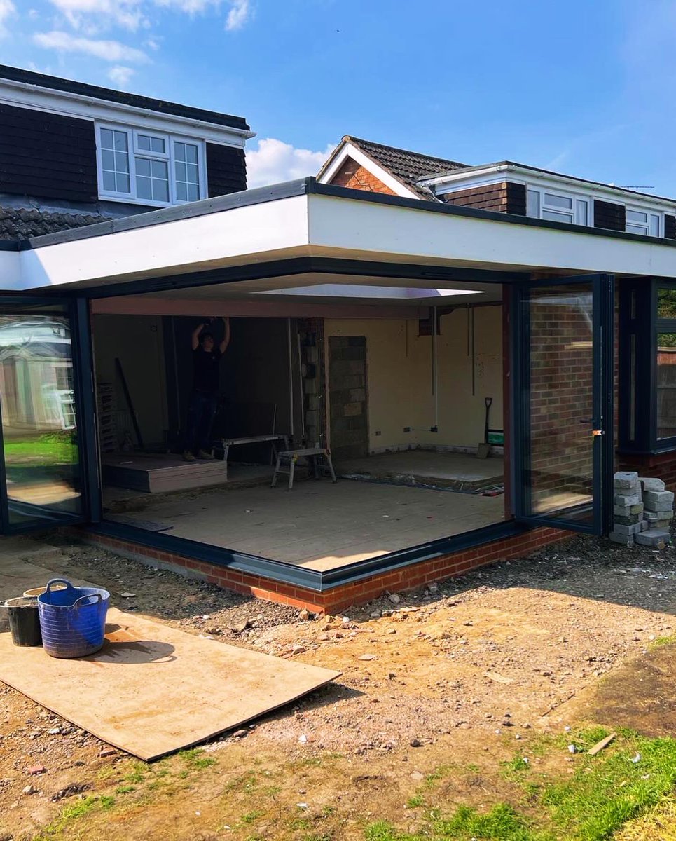 Look at this stunning addition to our customers home 😍 Corner Bifold Doors and a Lantern Roof all in one 😊👑<a href="/Originbifolds/">Origin Global</a> <a href="/ListerTF/">Listers</a> <a href="/SheerlineSystem/">Sheerline</a>