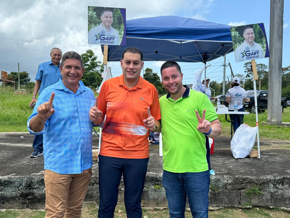 gabrielhr51's tweet photo. Junto a los próximos Senadores del #DistritoArecibo , Arnaldo Ivan #1 y @GabyGlez051 #2 participando del
#SimulacroElectoral de @NotiUno y @uagm_oficial votando por nuestro Gobernador, @pedropierluisi y nuestro próximo Comisionado Residente, @VillafanePR https://t.co/QL8Gd6Nzq4
