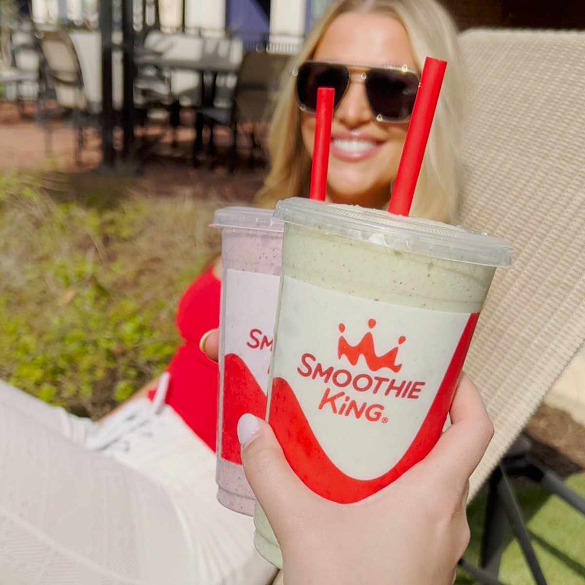 Sunday Scaries? Never heard of her! Soak up the sun and cheers to purposely blended smoothies made with whole fruits and organic veggies 🌤🍓