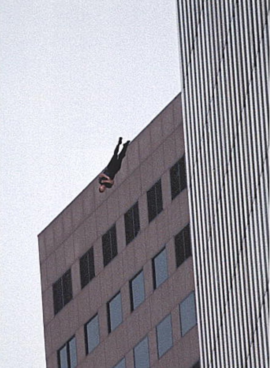 [RG911Team] This photo was taken by a famous photographer at the Twin Towers on 9/11. So why don’t most people know his name? Because he is telling an inconvenient truth that even Glenn Greenwald won’t touch. See next post ⬇️