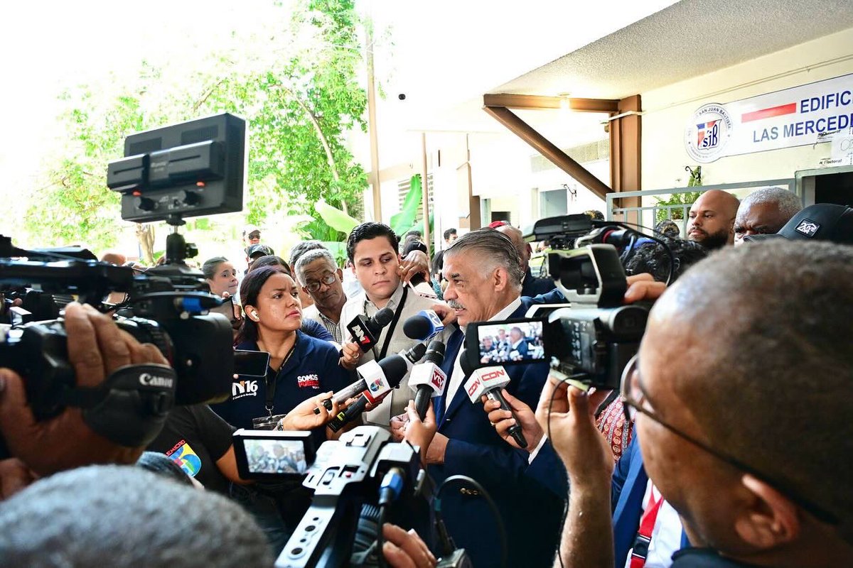 ¡Yo ya ejercí mi derecho al voto! 

Les invito a todos a participar en esta gran fiesta de nuestra democracia, reflejando nuestro compromiso con nuestro país y su gente. Ahora es el momento de votar para rescatar nuestra #RD. 

#MiguelVargas
#VOTA4