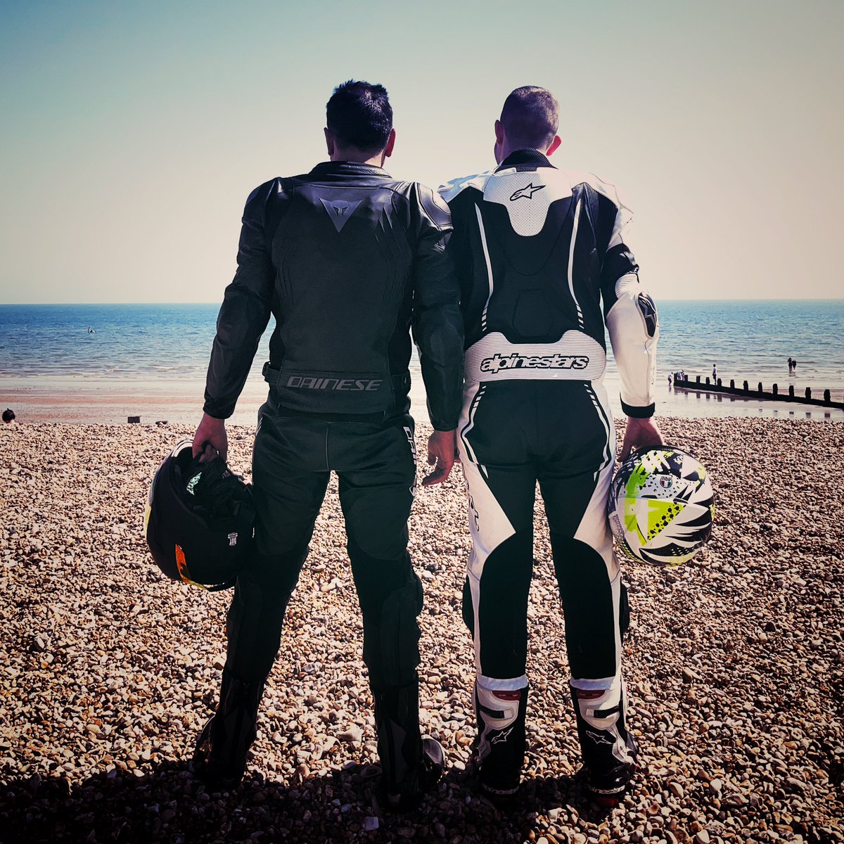 It's gear Sunday, join us for a ride.

#gaybikers #gearhead #dainese #alpinestars