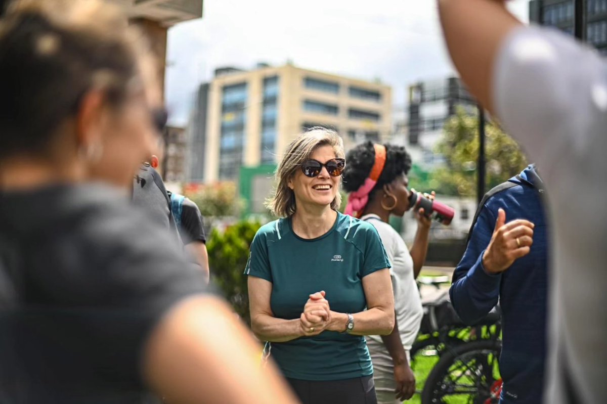 IDRD's tweet photo. 🚲 Nuestra subdirectora técnica de Recreación y Deporte, Laura Sin, acompañó el ciclopaseo con #CityMove, consorcio que aportará a la investigación y caracterización de los programas Ciclovía y Centros de Felicidad, para replicar estas estrategias sostenibles en otros países 🌎. https://t.co/YiE98DB7e5