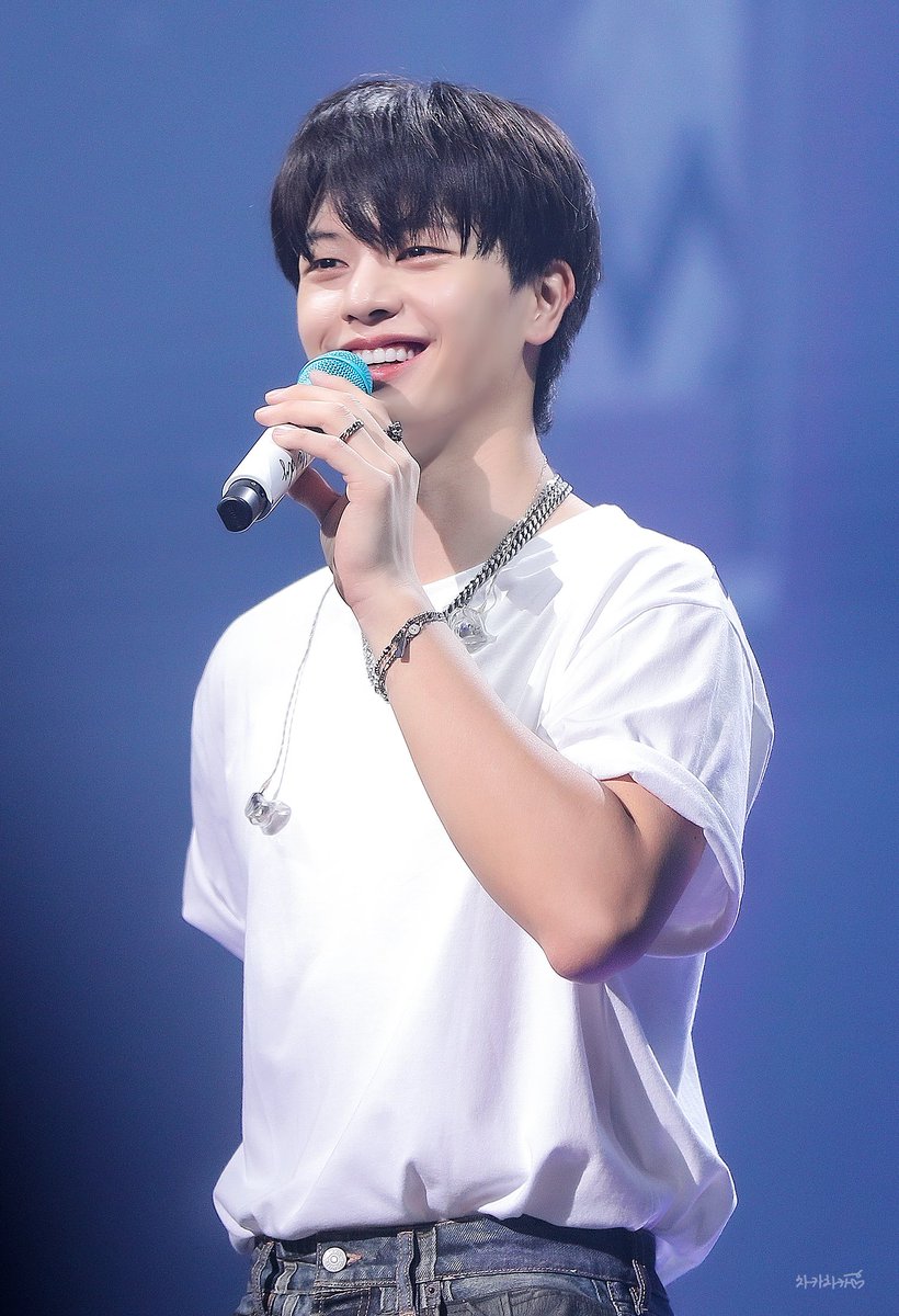 6candoit's tweet photo. 240518 
한번 경고먹고 눈치껏 예쁜 성재찍기
칭찬해😍
#육성재  #YOOKSUNGJAE 
#EXHIBITION #Look_Closely 
#BE_SOMEBODY https://t.co/eHuy1cG4kx