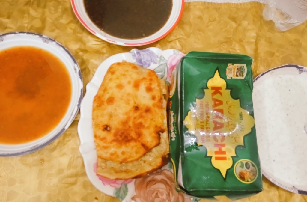 Ajain Dinner 🍽️ 🤤 kr lain ur phr so jain . ✨Karachi chicken cheese qeema pratha ✨ Al-mashoor Karachi Silver Spoon 🥣 🥄 Liberty_Lahore 📍📍 Must try it once 🔂