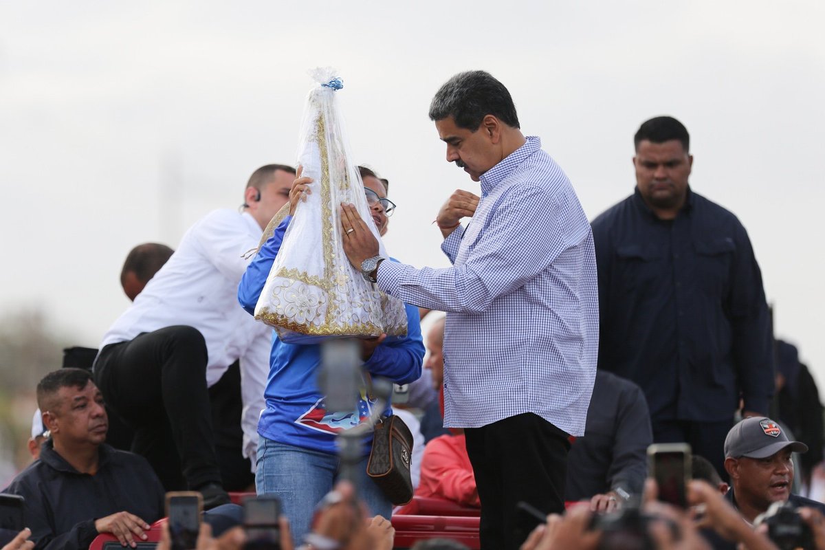 Alcaldía del municipio Andres Bello (@alc_andresbello) on Twitter photo La presencia del pueblo venezolano en las calles respaldando al Presidente <a href="/NicolasMaduro/">Nicolás Maduro</a> le da piquiña a la oligarquía, por eso tratan de Censurar las RRSS del Presidente, pero el pueblo es sabio y sigue, comenta y comparte los post de Nico 🙌🫶💪✌️☝️ La presencia del pueblo venezolano en las calles respaldando al Presidente <a href="/NicolasMaduro/">Nicolás Maduro</a> le da piquiña a la oligarquía, por eso tratan de Censurar las RRSS del Presidente, pero el pueblo es sabio y sigue, comenta y comparte los post de Nico 🙌🫶💪✌️☝️