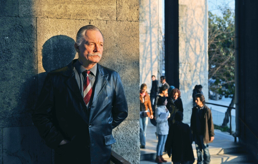 İslâm bir başkaldırma hareketidir. Müslüman olmanın manâsı da, haksızlığa, adâletsizliğe, suistimâle, sömürüye, sömürgecilik ile emperyalizme, ırkcılık ile kavimciliğe başkaldırma irâdesinde yatmaktadır. Teoman Duralı