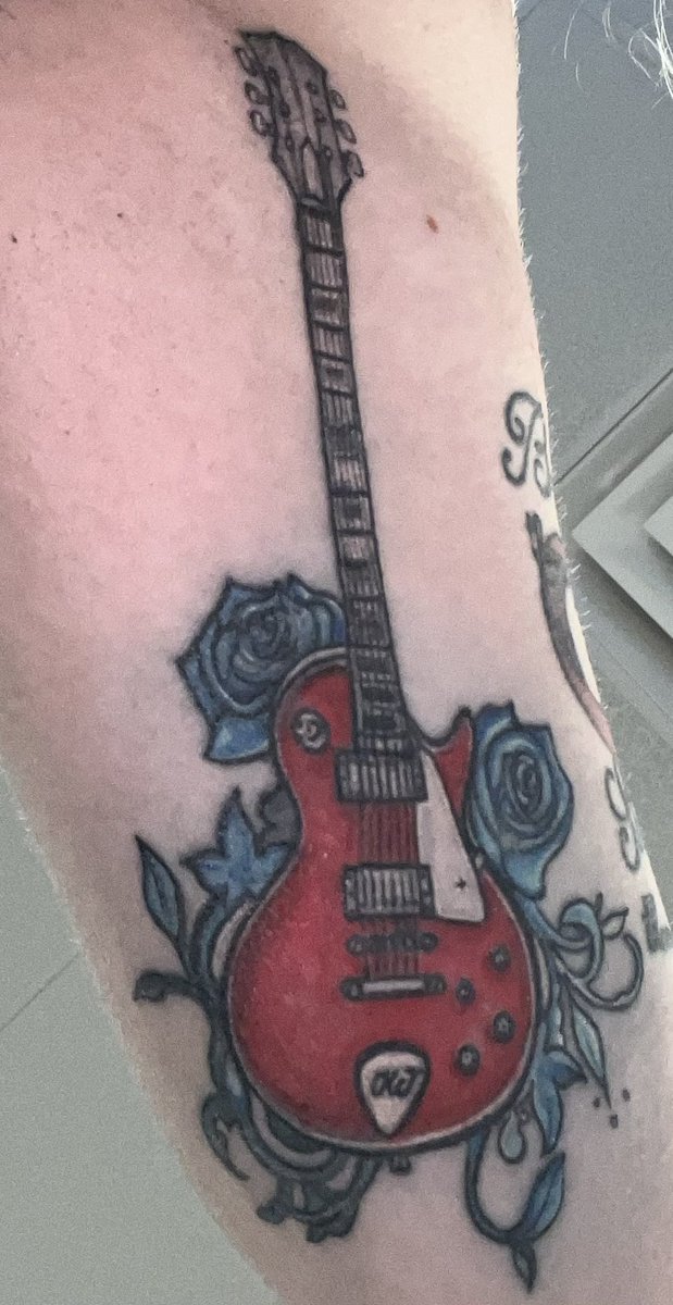 I finally can show the Homage to @kevinjonas that I wanted to represent him with. His Red Guitar he premiered Opening of Tour is my favorite and I love when he wears Blues and Black Demin outfits,those colors are represented on the tattoo colors, and his white pick! #JonasSunday