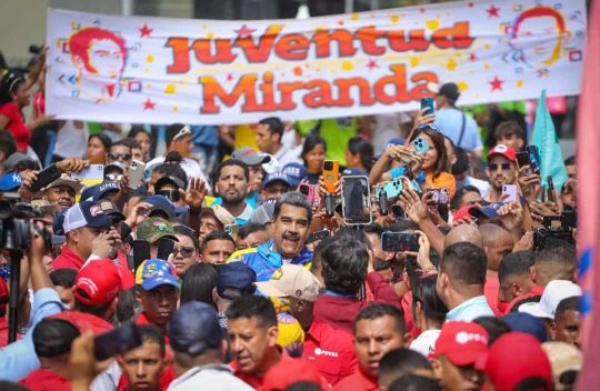 Juventud mirandina marchó con el Presidente Maduro en contra el bloqueo #PsuvMiranda #20May n9.cl/1nflr