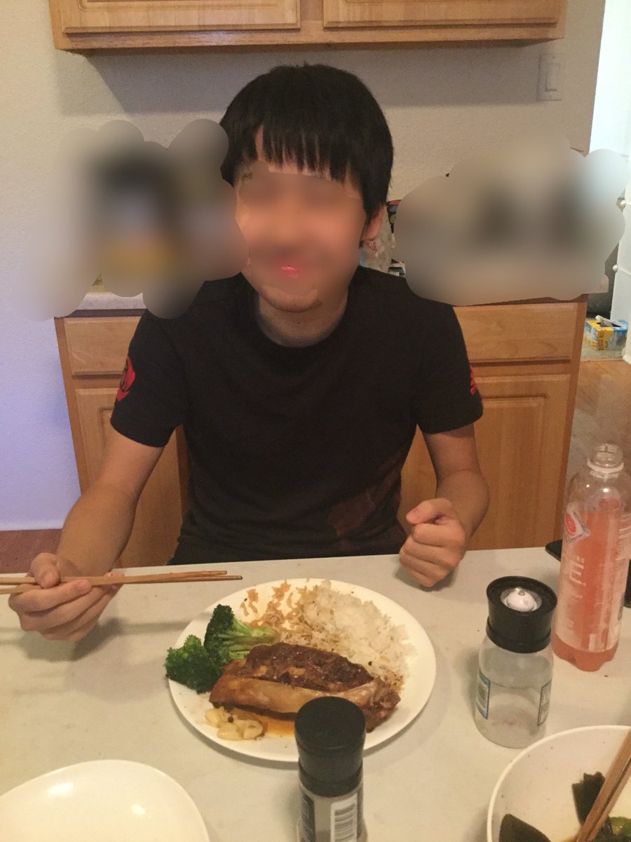 fusirbxk's tweet photo. 给北京弟弟吃牛排

吃饱了才有力气干正事🥵🥵🥵 https://t.co/CFtgPzfZBW