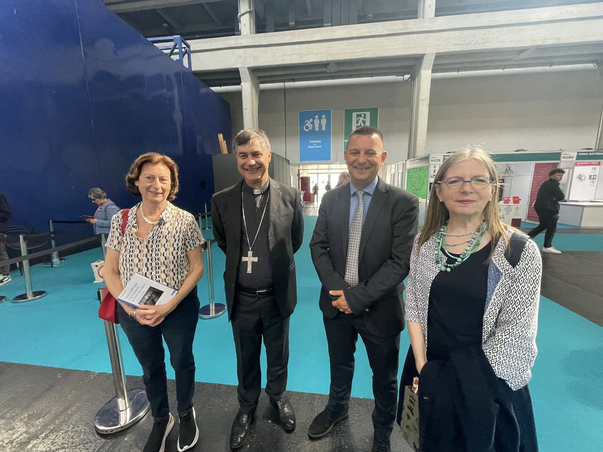 Che <a href="/SalonedelLibro/">Salone Libro Torino</a> abbiamo vissuto! Una grande ondata di energia. Stanchi ma felici ripartiamo verso un’estate di progetti!