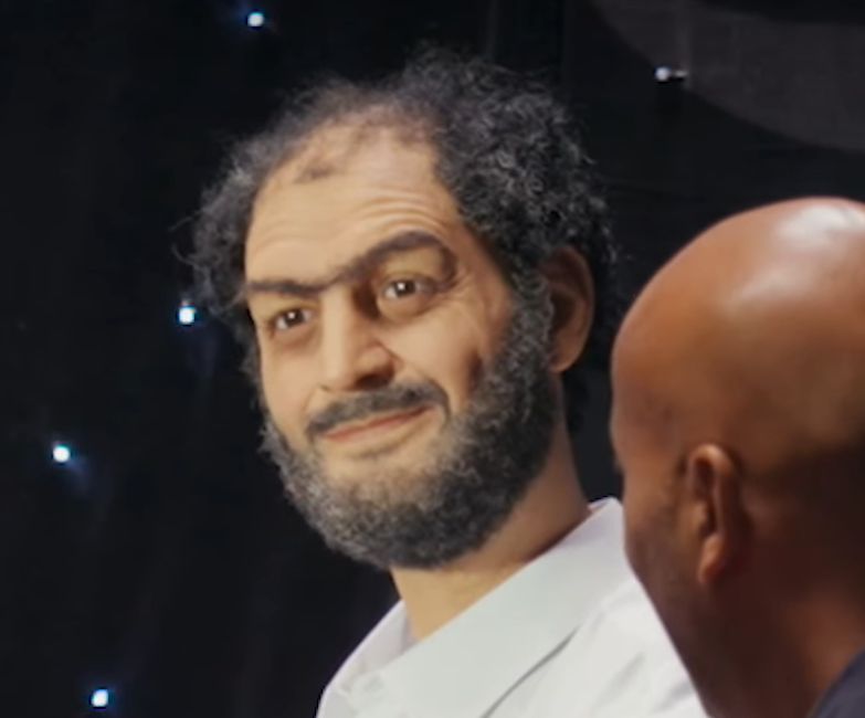shelbinks_91's tweet photo. mdrrr la statue de ramzy dans la dernière vidéo de squezie on dirait byhilan https://t.co/HeAAr4V8V2