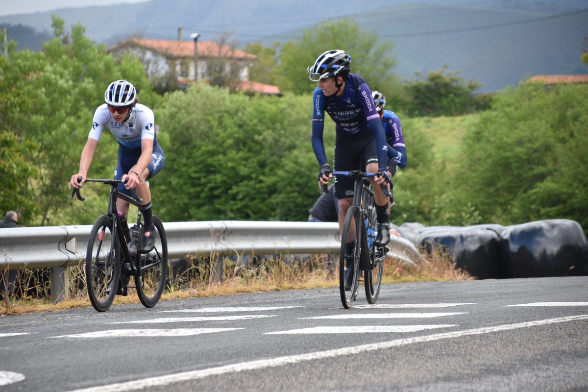 ibaivillate_'s tweet photo. Vuelta A Los Valles Cantabros🥇
1.Etapa:🥈
2.Etapa: 🥉
3.Etapa:🥇
GC:🥇
En la clasificacion general conseguimos el premio🏔️, Junior 1* año, la combatividad y la general. Gracias a todo el staff y compañeros @AlimcoCampyTeam https://t.co/LUwDMPI1LB
