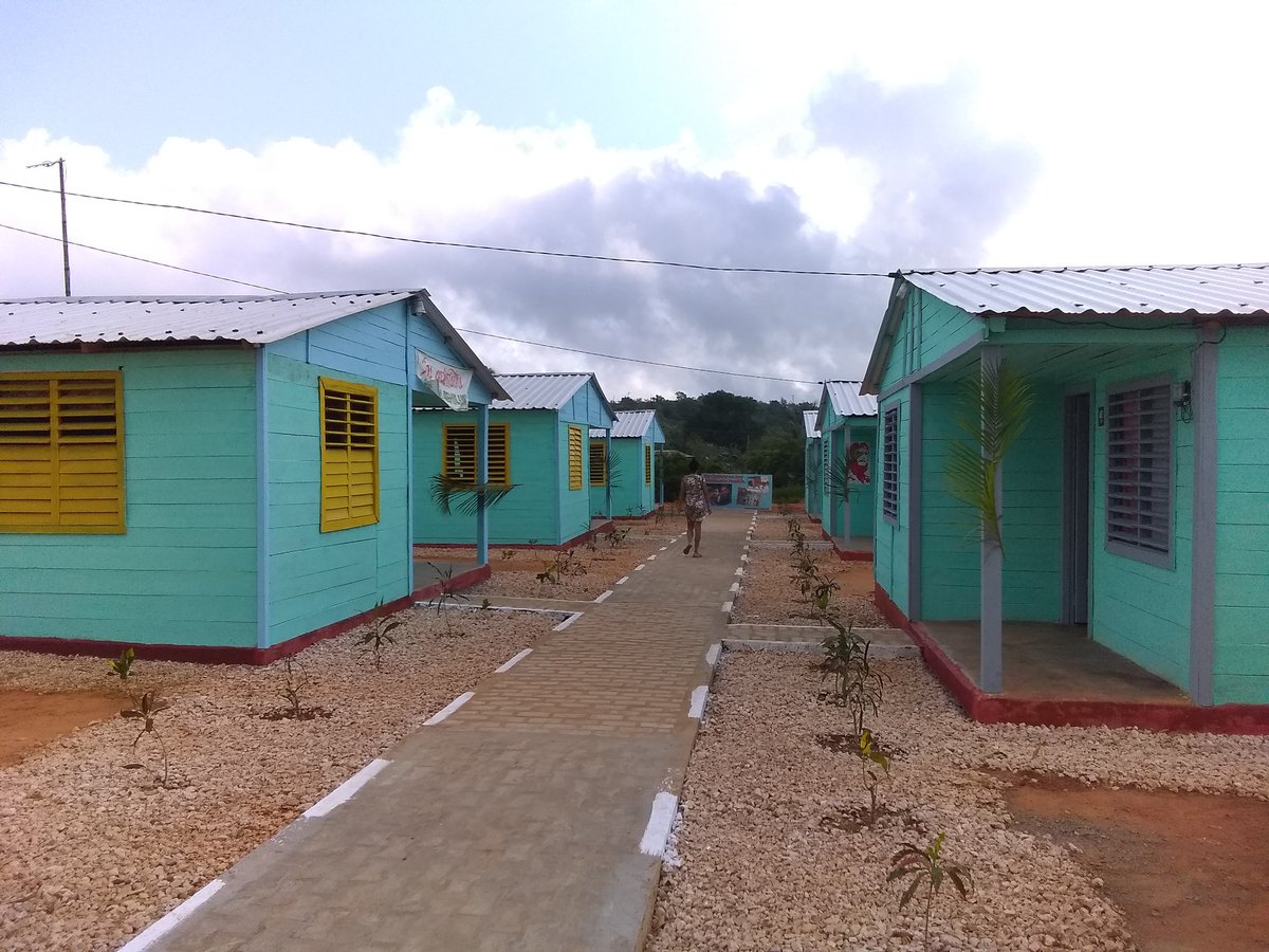 Doce familias son beneficiadas con nuevas viviendas, en asentamiento de Los Llanos en #Maisí.