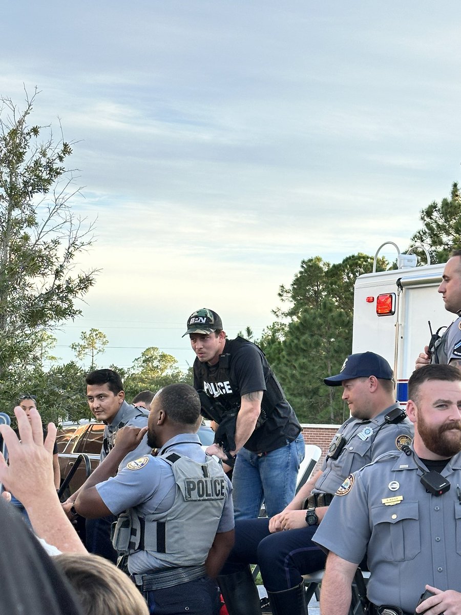 mckennalouise_'s tweet photo. I am in fact always thinking about this moment 🥲🤷‍♀️💙

(@Allie4455 &amp; @LauraShayne I know yall will appreciate these pictures🤣😉)

#OPlLive #OnPatrolNation #noahgalbreath #OnPatrolLive #OnPatrolFirstShift #daytona 
@ReelzChannel @OfficialOPLive https://t.co/QWdb3mcuRX