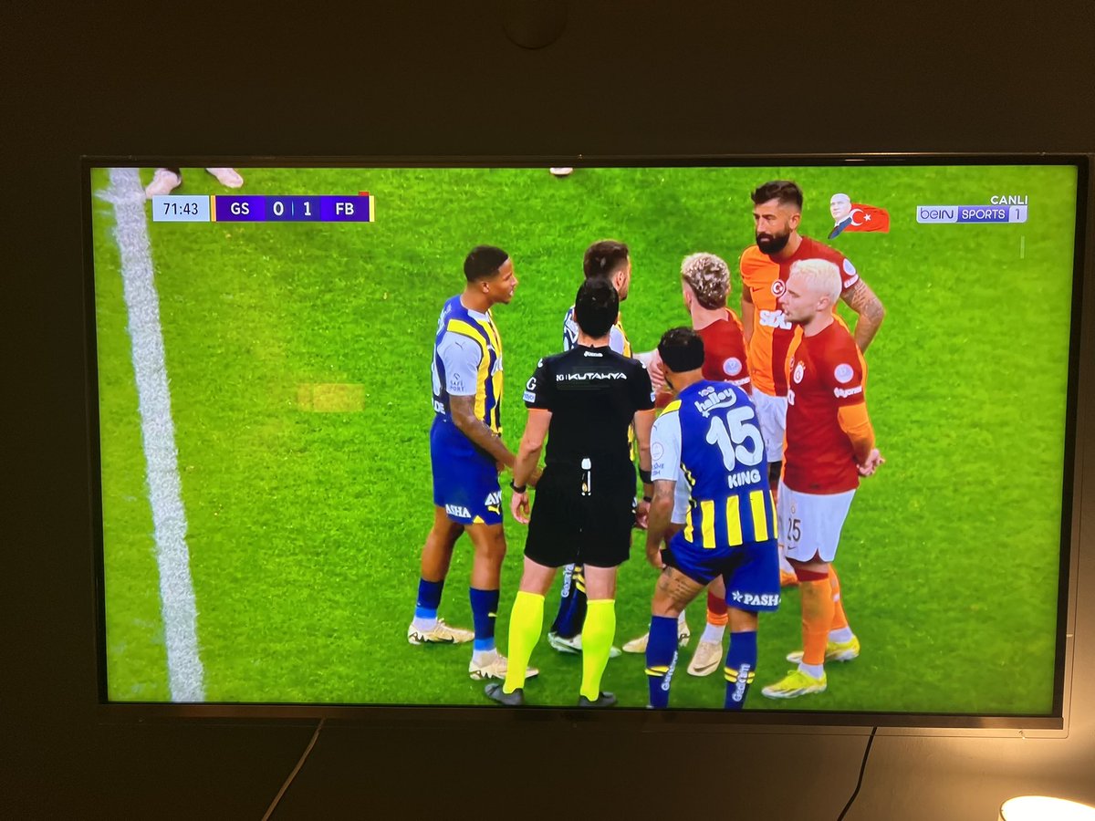 GoooooooooLLLL Fenerbahçe:1 Galatasaray:0 İlahi adalet tecelli edecek Sabır🙏🏻💙💛 #GSvFB