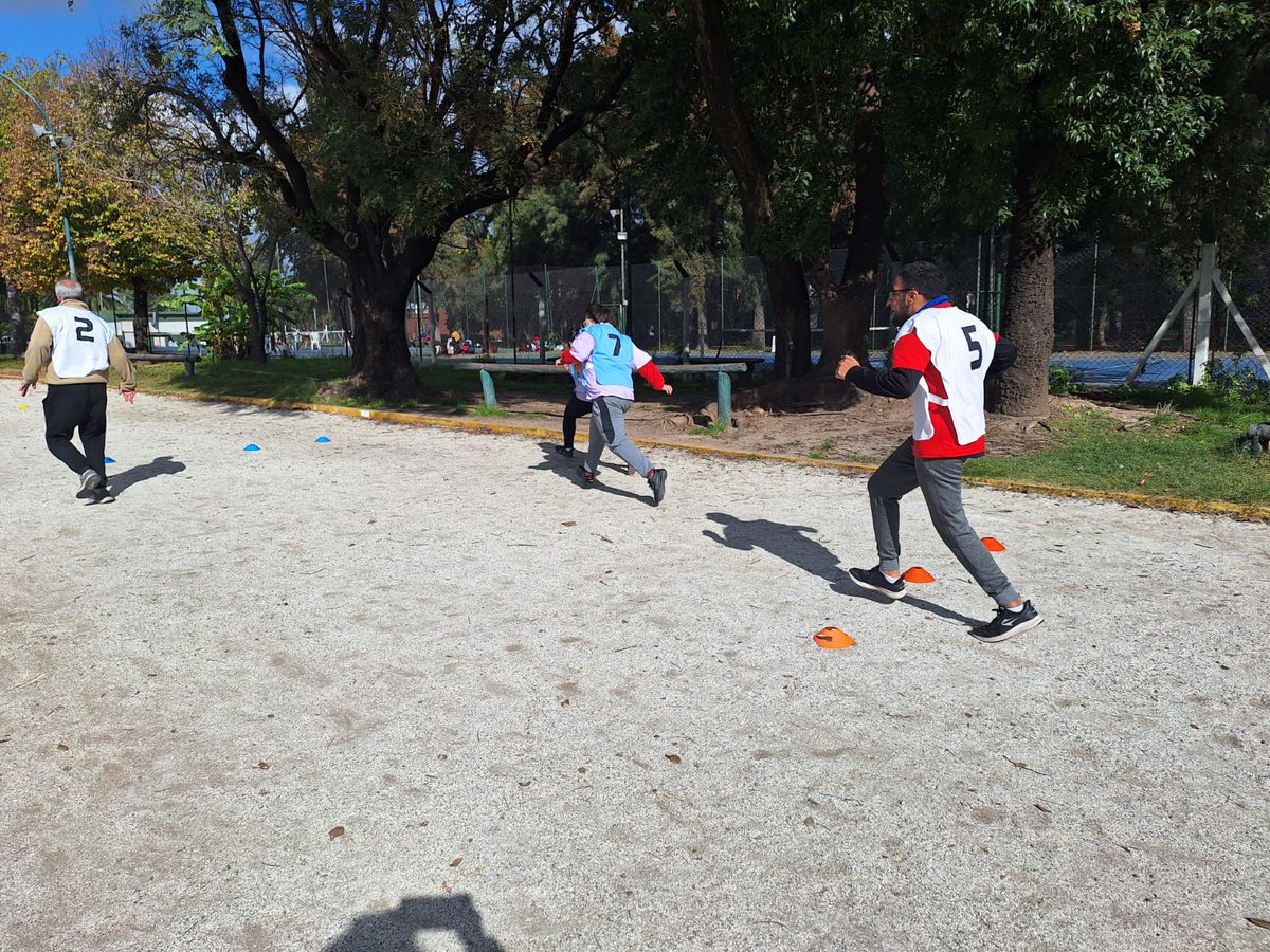 Las colonias para personas con discapacidad volvieron a disfrutar de una jornada especial. En el Parque Manuel Belgrano y en el Parque Avellaneda se reunieron las cinco colonias de la ciudad para compartir una nueva edición del torneo interparques.