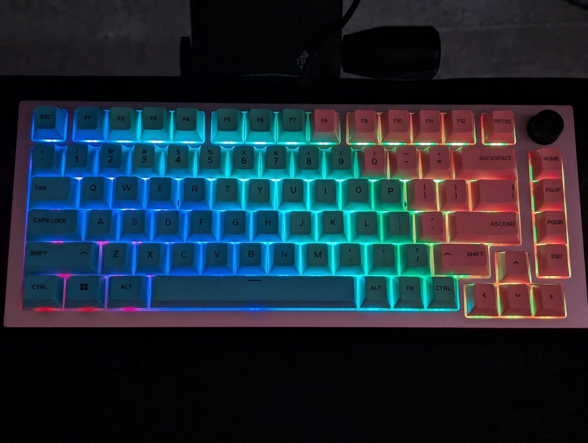 aaronjstpierre's tweet photo. Just finished this bad boy last night! 

Stoked on how it's sounds and feels. 

Audio file attached for your viewing / listening pleasure 

Here is how it looks: 

Look inside for the parts list.