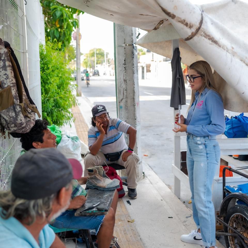 lexy_pool's tweet photo. ¡Hoy caminamos por la Región 96! Escuchando sus necesidades y trabajando juntos por un Cancún mejor. ¡Vamos con fuerza y corazón! #ValoremosLoBueno #LexiPool #VotaPAN #Cancún #Distrito02 https://t.co/tMjaGVgtoN