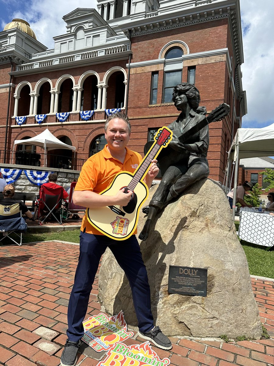 Maybe I can enter the @DollyParton singing competition next year in Sevierville. I said enter, I won’t win.