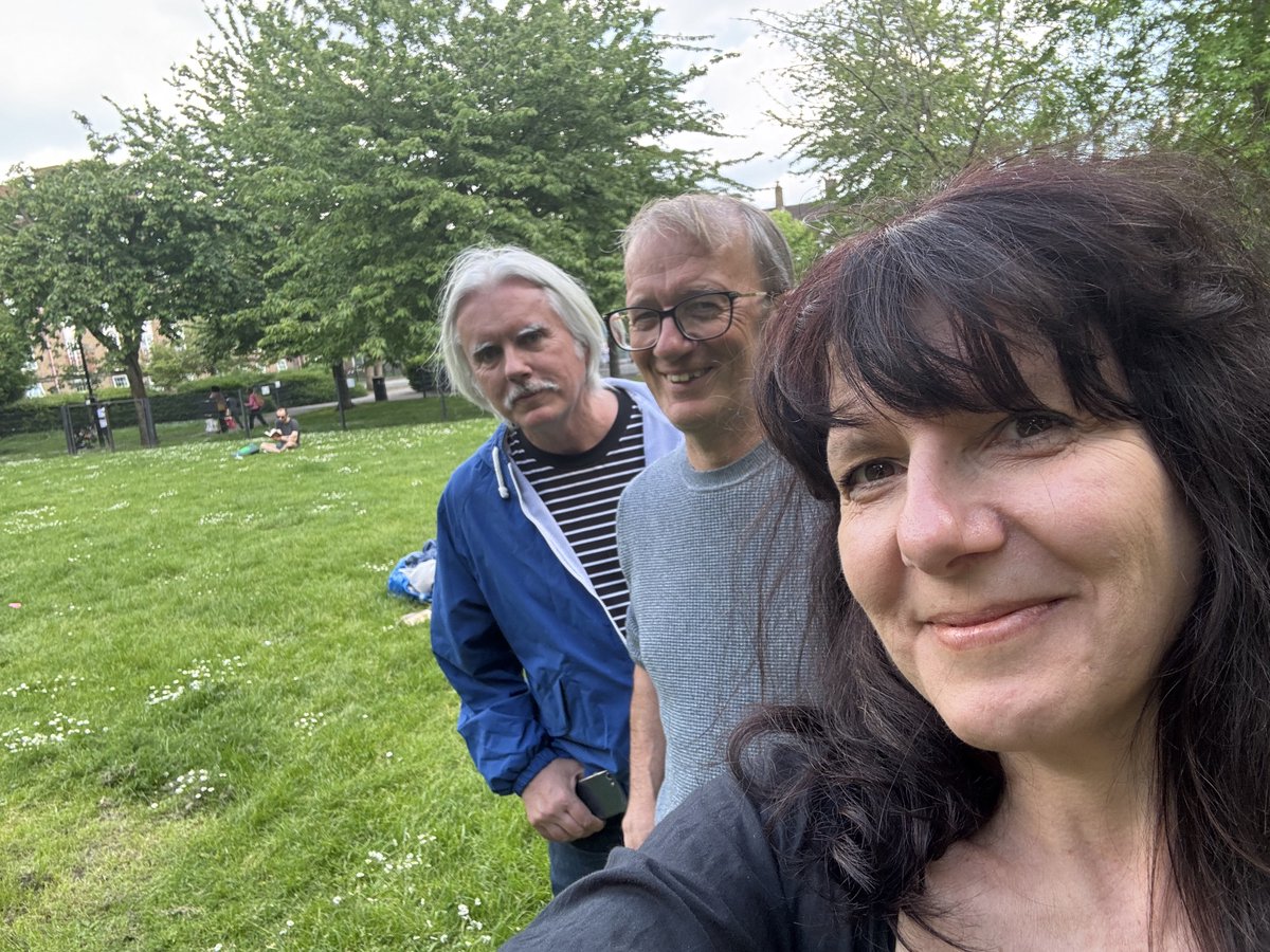 Met up in London today with my two favourite bass players of all time - @londonphilking and Mr Steve Rippon, over from Porto and Dublin respectively. Had a lovely pub lunch and catch-up and couldn't resist a photo of the three of us - possibly the first one ever. Cheers! 😊