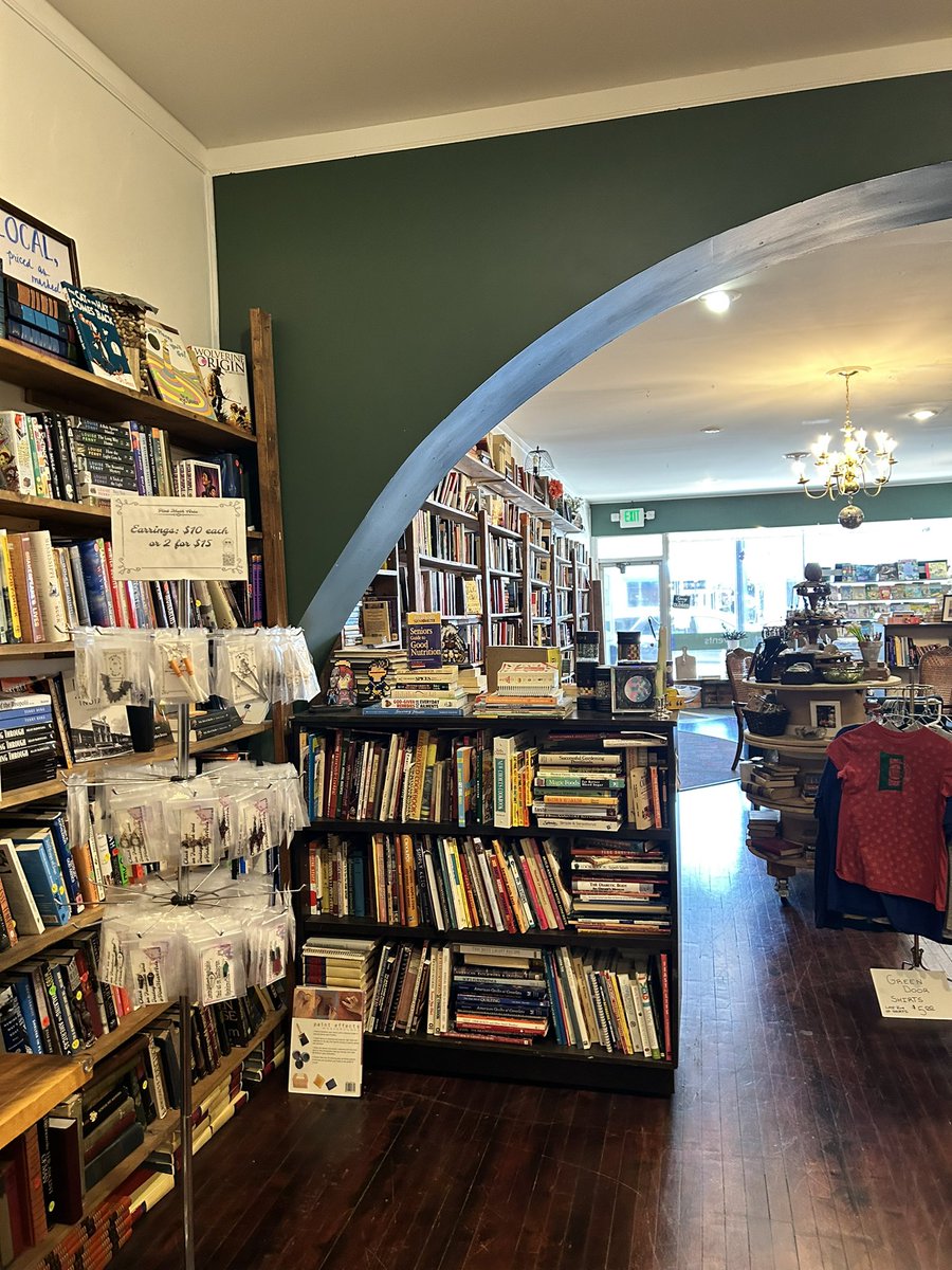joco0614's tweet image. Northwest Indiana friends come see me at Green Door today!  #UsedBooks #NewBooks #LocalArt