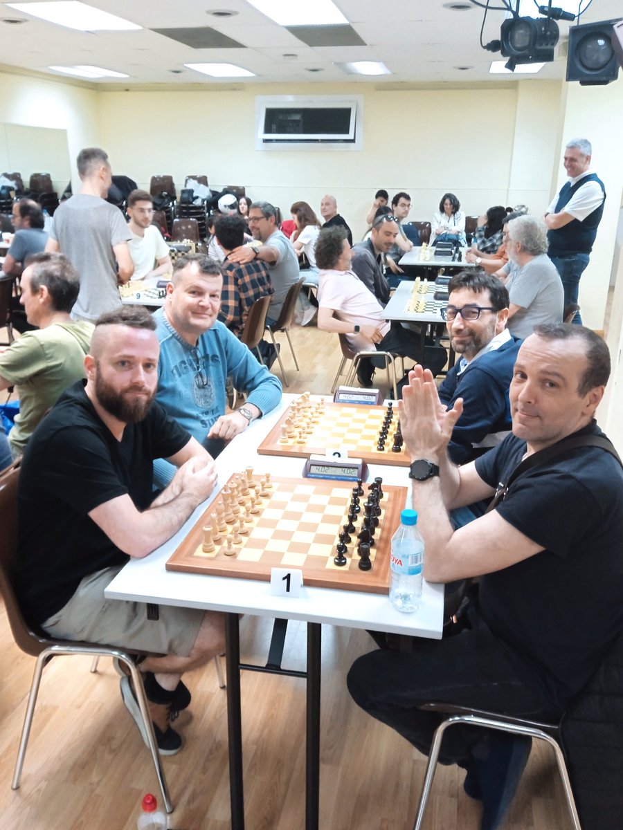 Avui s'ha celebrat al Centre Cultural Sant Josep de #LHospitalet un torneig d'escacs pel desè aniversari del club Torreblanca amb 32 jugadors convidats. El guanyador absolut ha estat el nostre soci Jorge però han guanyat els escacs de la ciutat.