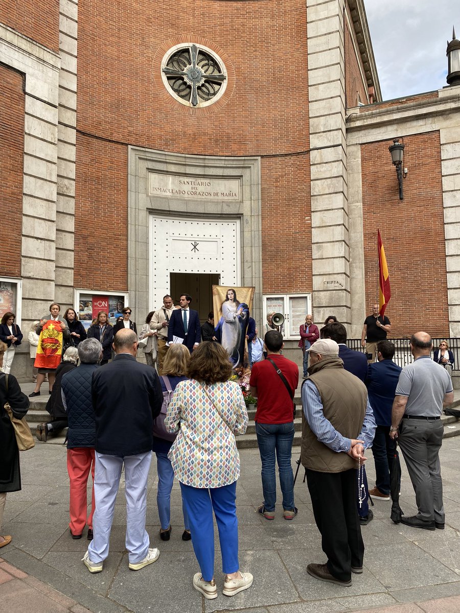 Un día más en el Santo Rosario de Ferraz por España #Catolicos #España #SantoRosario #Religión #ENacional #españoles #Europa