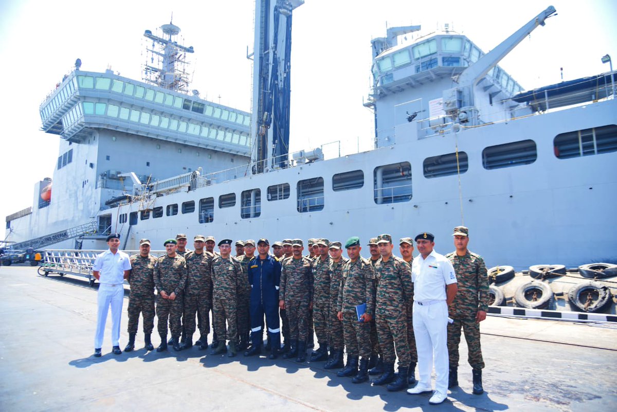 IN_WesternFleet's tweet photo. Fostering #SpiritofJointmanship
As part of training curriculum, Army JCOs & NCOs visited #INSDeepak. They were briefed on the ship's capabilities and fleet operations.
@indiannavy
@IN_WNC
@adgpi https://t.co/qnmOoRixRq