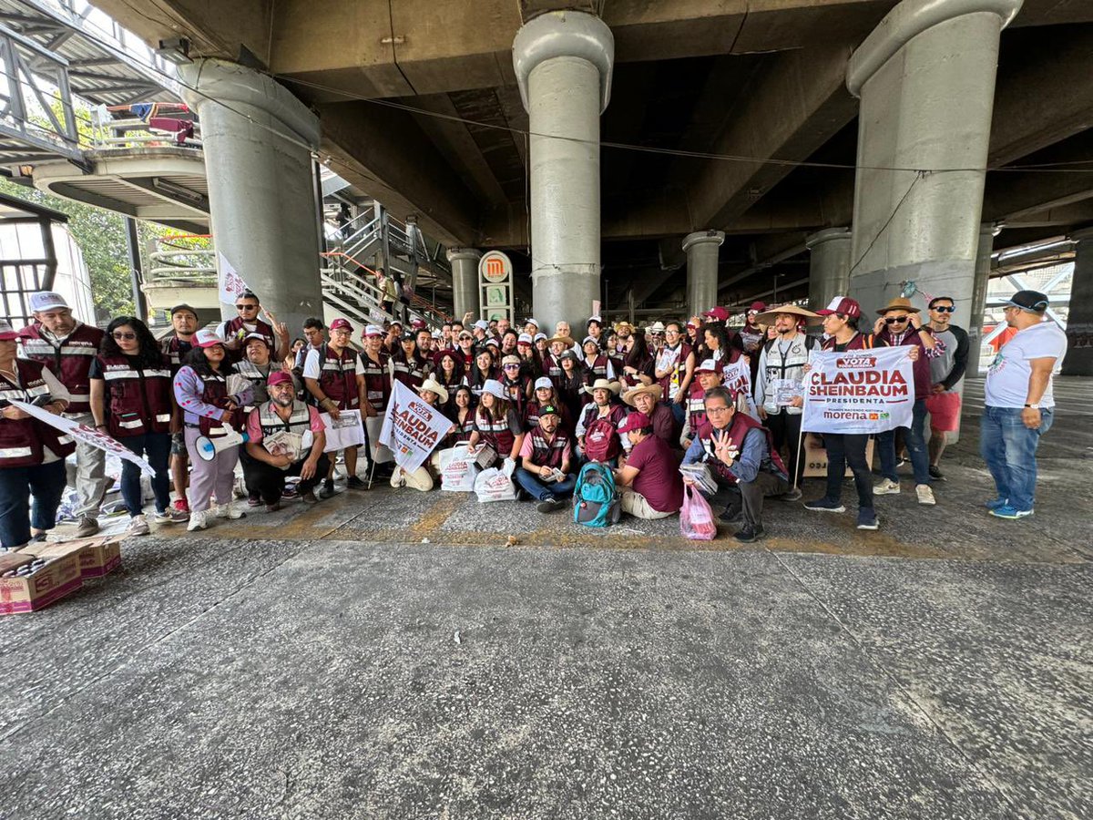 oscarlemusmx's tweet photo. Los formadores del @infpmorena en las calles; con alegría, convicción y mucho corazón porque #HoyGanaClaudia https://t.co/MJjMZIQSM8