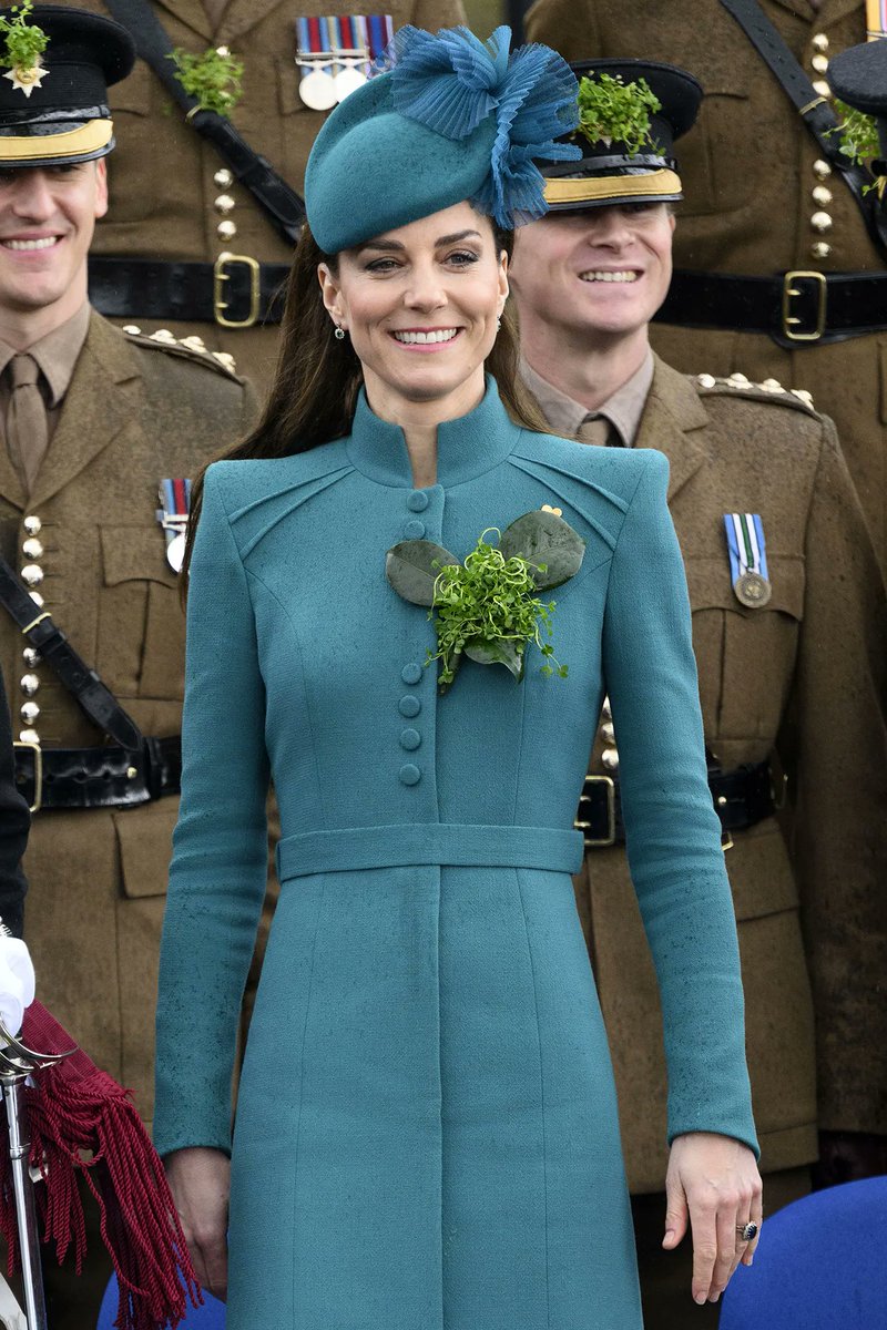 Princess Catherine Colonel of the Irish ☘️ Guards.
Formed on 1 April 1900 by order of Queen Victoria to commemorate the Irishmen who fought in the Second Boer War.
Infantry regiment & part of the Guards Division.
#IStandWithCatherine
#IStandWithPrincessCatherine
#PrincessofWales