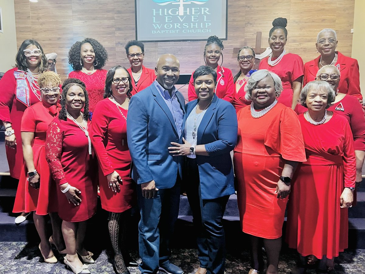 Today, the Stone Mountain–Lithonia Alumnae Chapter of Delta Sigma Theta Sorority, Inc., fellowshipped with our community partner, Higher Level Worship Baptist Church, in Stone Mountain. We were pleased to present the ministry with a donation in the amount of $1,000. 

#smlacdst