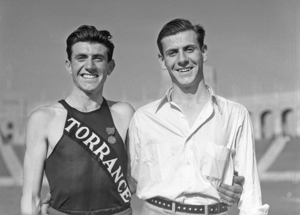 themile's tweet photo. Louis Zamperini w/ his brother Pete at the LA Memorial Coliseum after Louie won the Southern California Track &amp; Field Mile title, clocking 4:21.2 to set the U.S. high school record, 90 years ago #OTD. ⏱️🇺🇸 🥇

His ratified HS Mile record lasted 19 years, nearly “unbroken”! 😮 https://t.co/kxBgyW4U8F