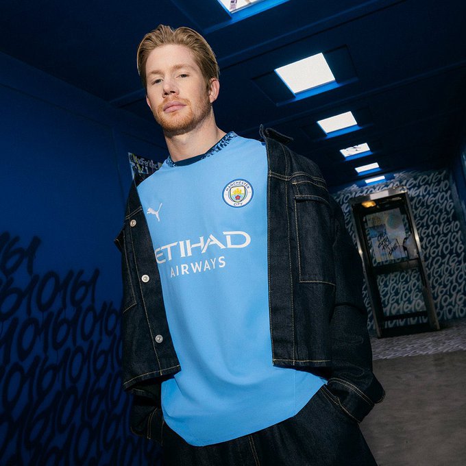 Congratulations to @KevinDeBruyne for being part of winning premier league four in a row💙🏆🏆🏆🏆