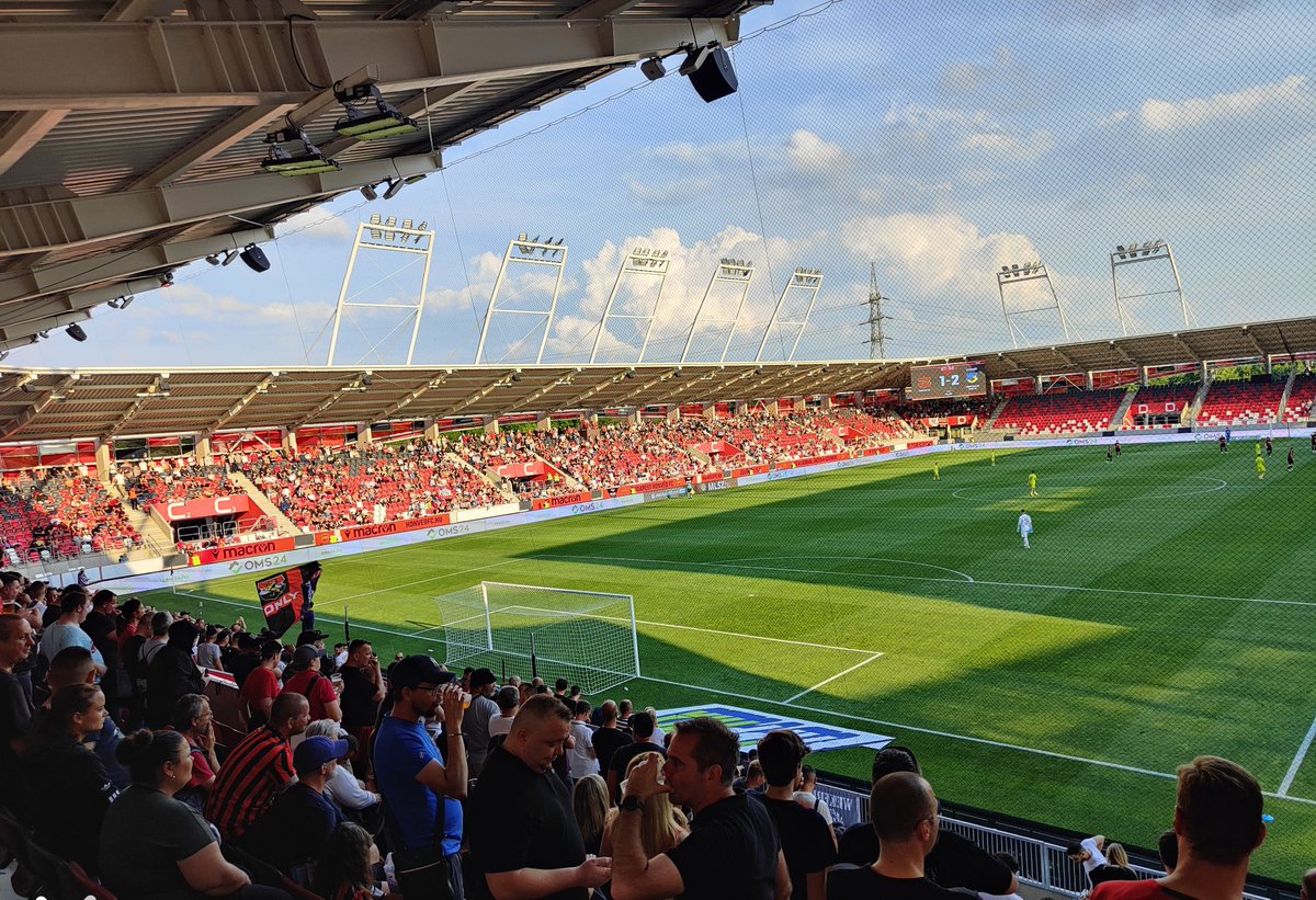DanielsenAxedal's tweet photo. 🇭🇺 Honvéd Kispest - Gyírmot
🏟️ Bozsik Aréna 
🏆 Nemzeti Bajnokság II
💶 1650HUF (4.27eu)
#magyarország #budapest
#kispest #magyarfoci https://t.co/nURHJ3CnNk