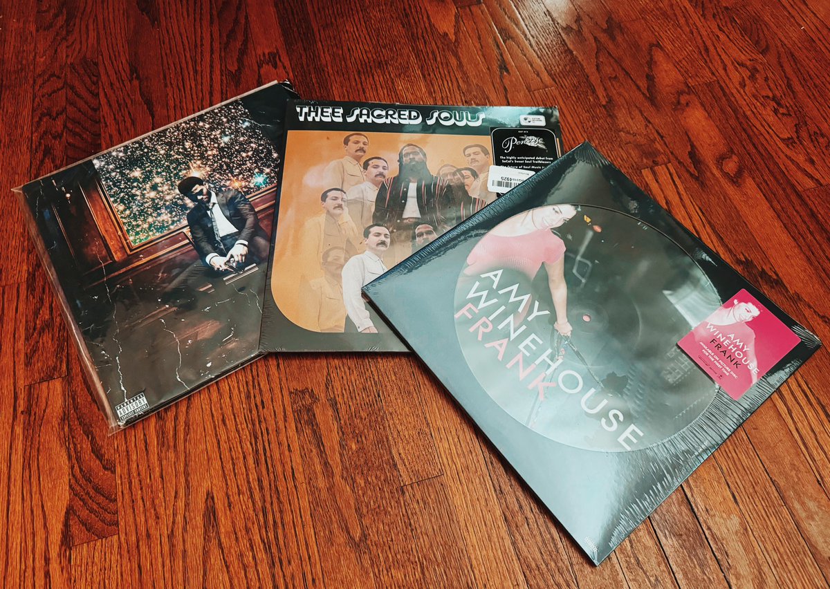 Sunday spins just got an upgrade 🎶✨. New finds from the record shop to fuel the soul. Can’t wait to drop the needle on these beauties! #VinylCollector #MusicLover #SundayVibes